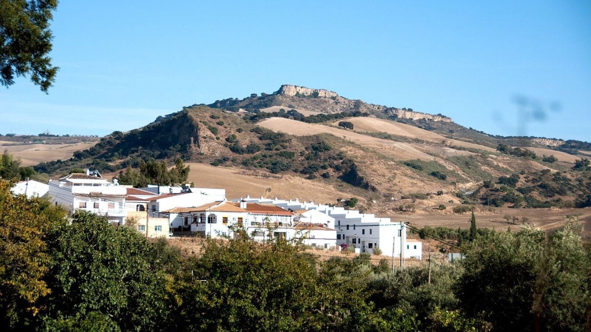 Montecorto House | Holiday Home 'Sardiguera' with Private Terrace, Wi-Fi and Air Conditioning