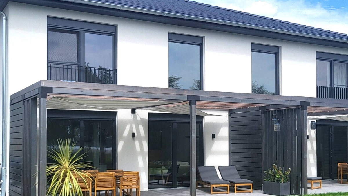Pouch House | Holiday Home 'Schlossterrassen 8b' with Lake View, Private Terrace and Wi-Fi
