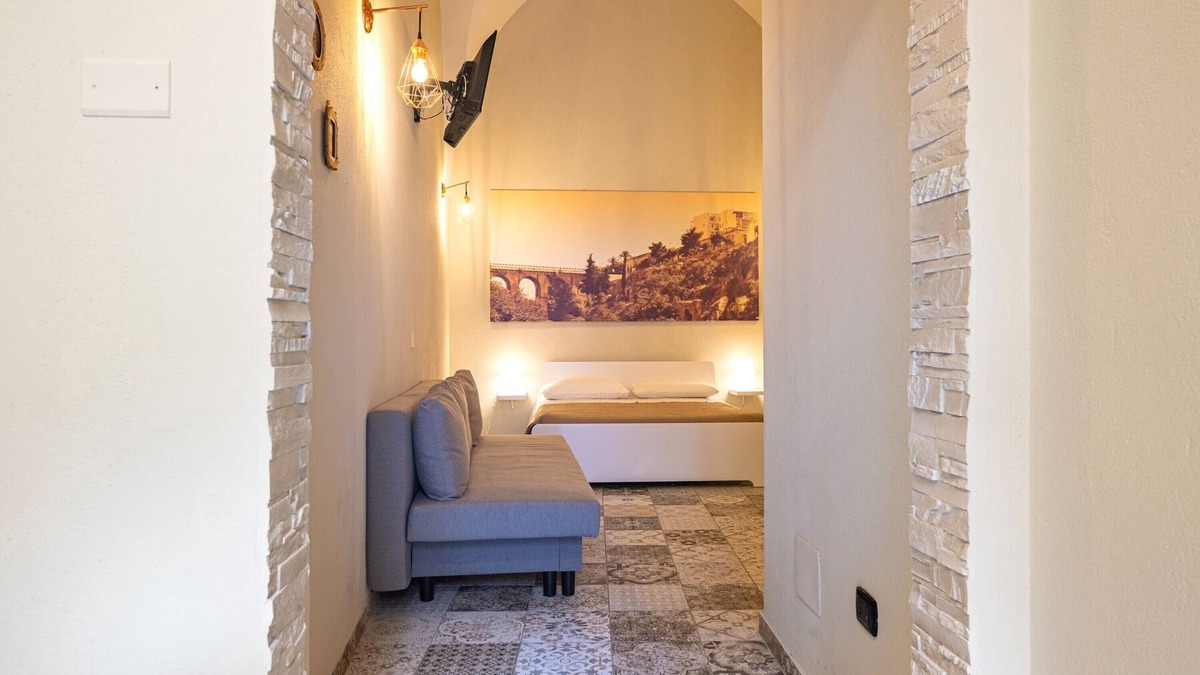 Centro Storico House | Holiday Home 'Sg Apartment Grand Luxury' with Shared Garden, Wi-Fi and Air Conditioning