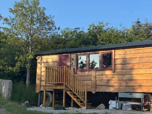 Balnain House | Holiday Home Shepherds Hut by Interhome