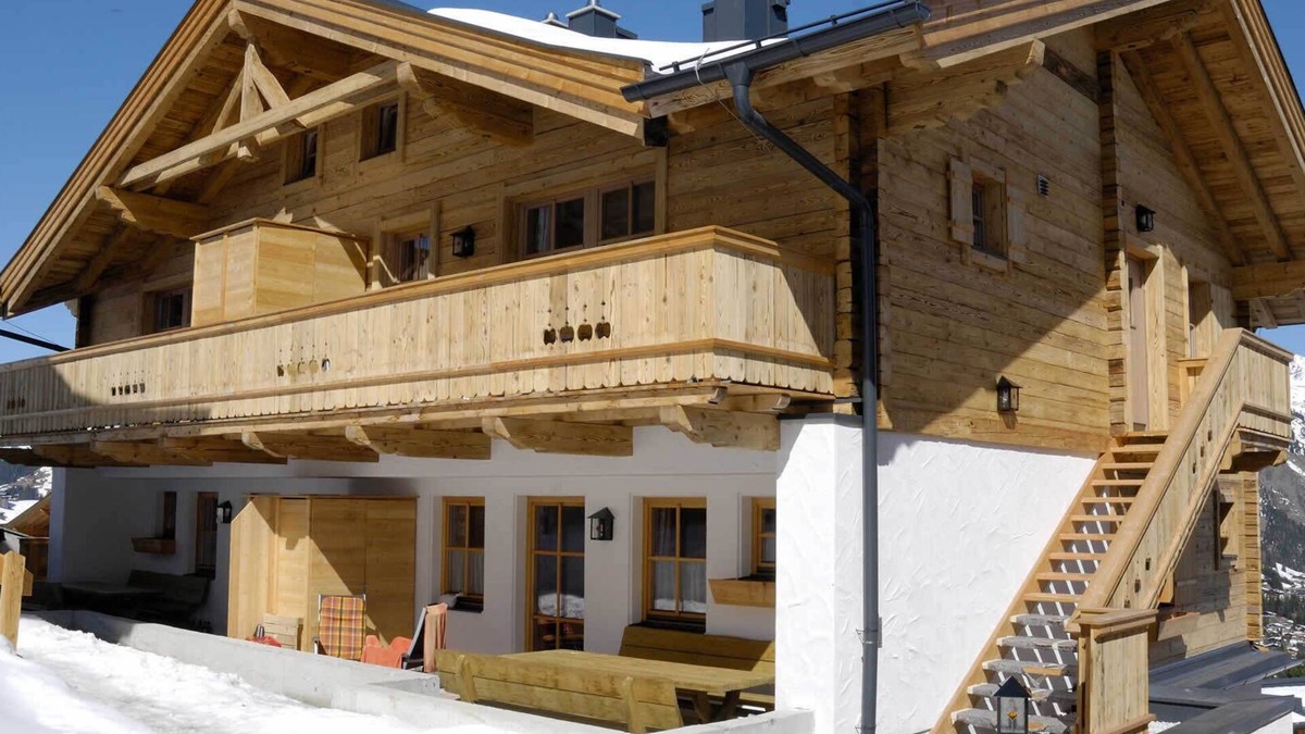 Hochkrimml House | Holiday Home 'Silberleiten' with Mountain View, Private Garden and Wi-Fi