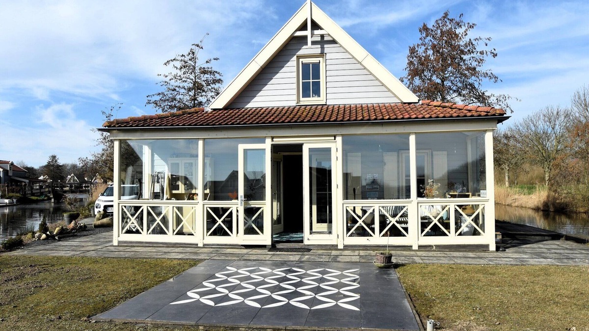 Municipality of Nissewaard House | Holiday Home Simonshaven by Lake Beach