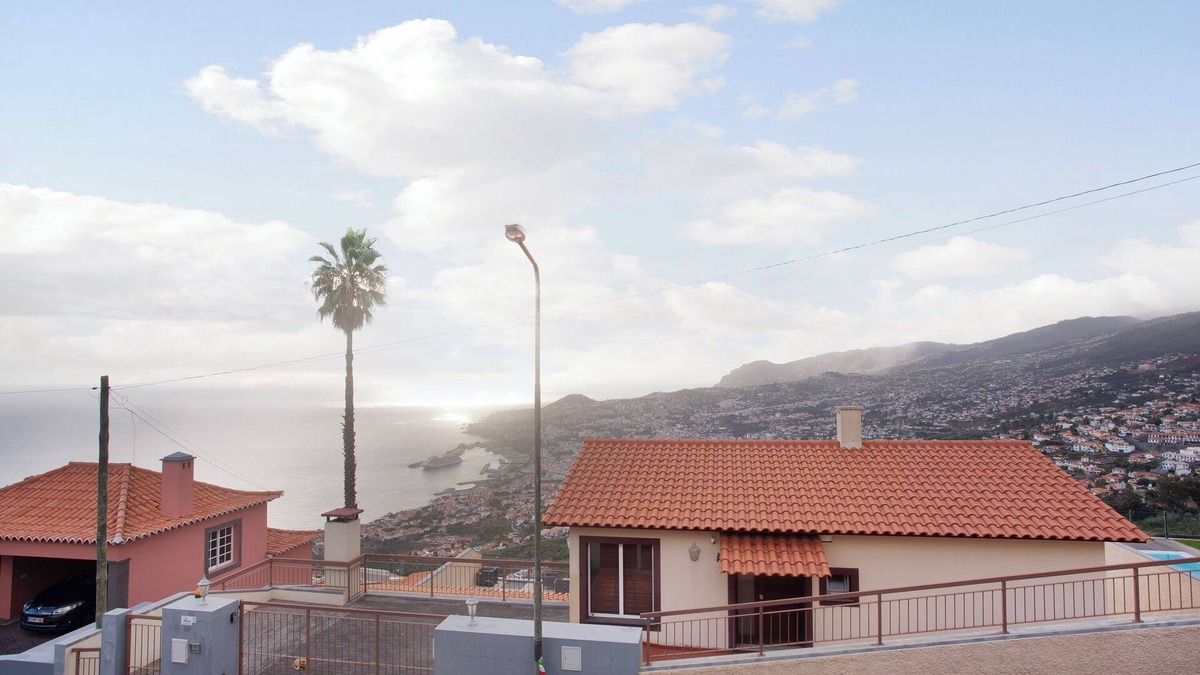 Sao Goncalo House | Holiday Home "Slice of Paradise - Palheiro de Golf" with Sea View, Garden & Wi-Fi