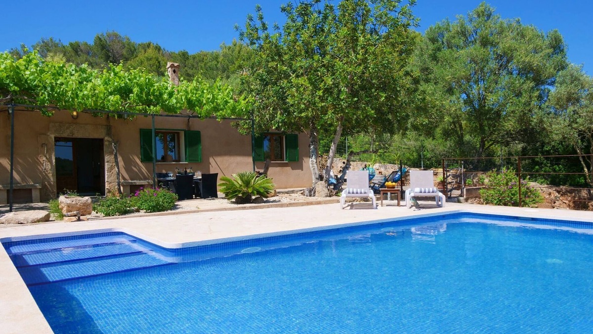 Algaida Villa | Holiday Home Son Fornes with Pool, Wi-Fi, Garden & Terrace; Parking Available