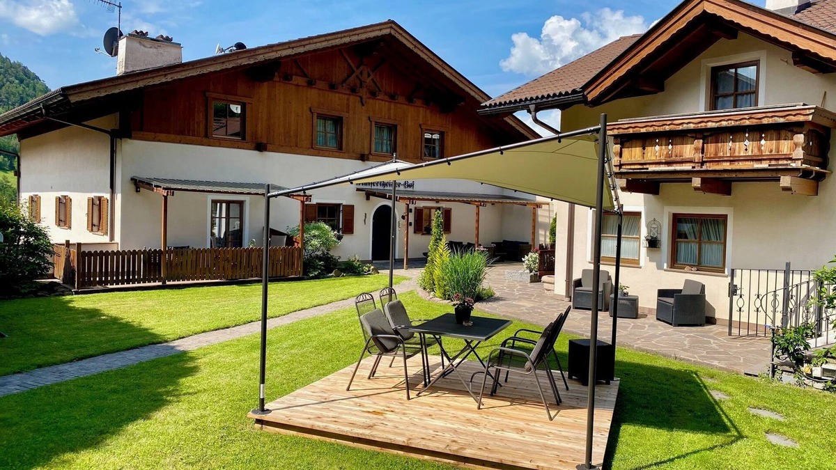 Tisana Apartment | Holiday Home “Sonnenresidenz Garden” with Mountain Views, Terrace & WiFi