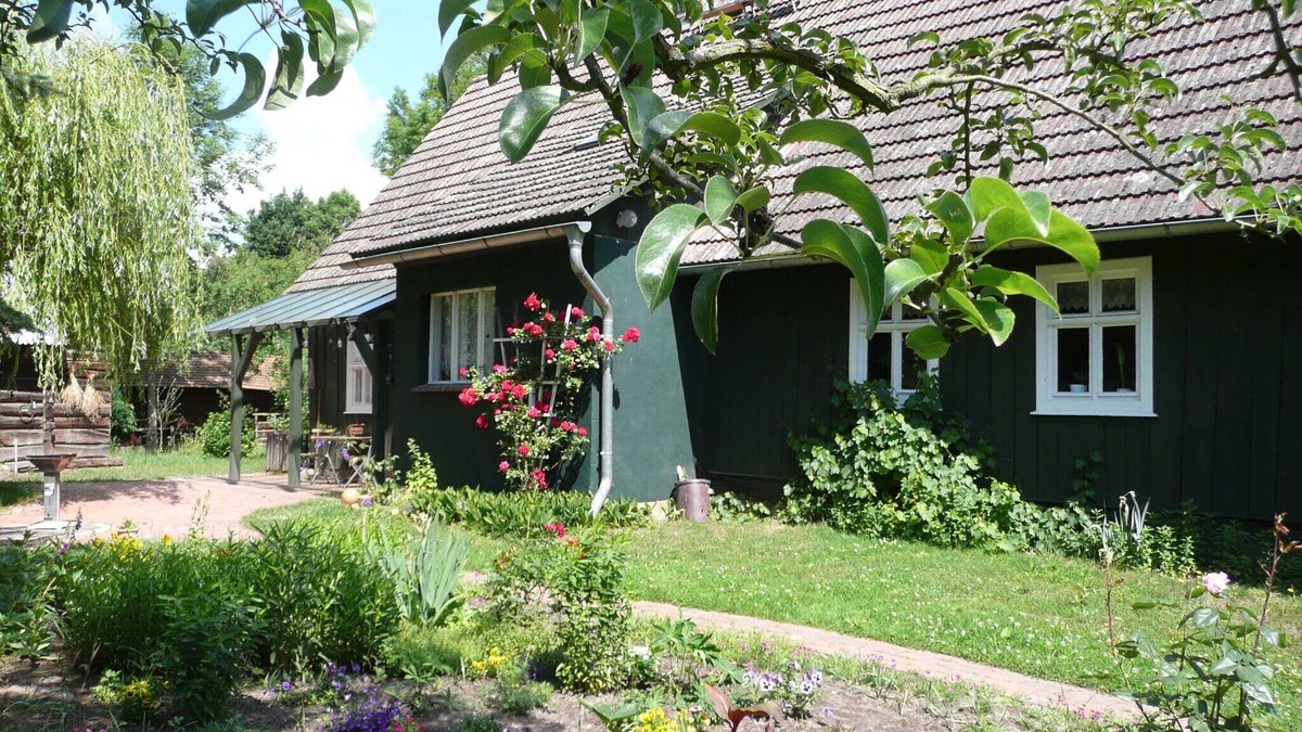 Burg-Dorf House | Holiday Home 'Spreewaldnostalgie' with Private Terrace, Private Garden and Wi-Fi