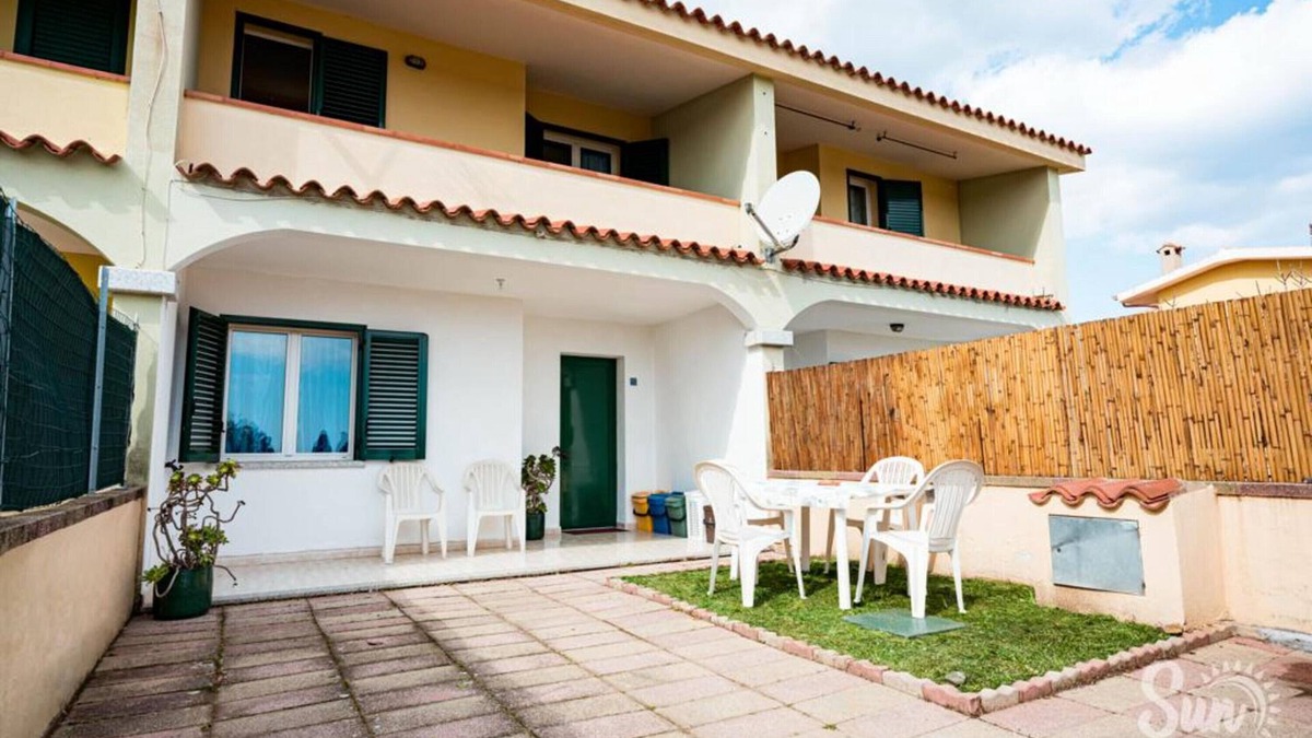 Tanaunella House | Holiday Home 'Tanaunella Appartamento' with Ventilators, Balcony, Terraces & Sea View