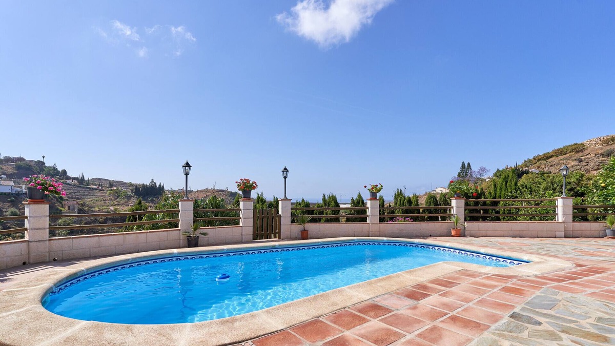 Torrox House | Holiday Home "Torre del Manzano" with Mountain View, Private Pool & Wi-Fi