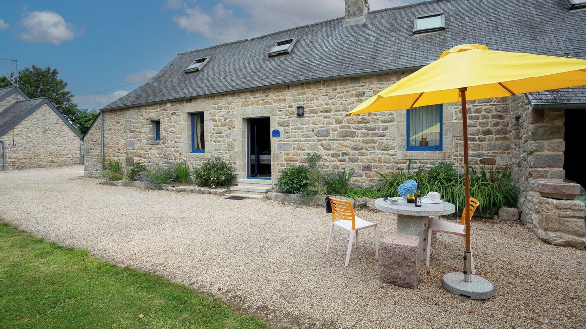 Lanvellec House | Holiday Home 'Ty Coz' with Private Terrace, Private Garden and Wi-Fi