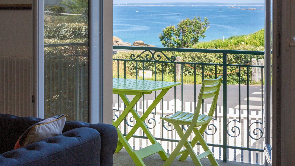 Trevignon House | Holiday Home 'Ty Porz Mouzic' with Sea View, Private Garden and Wi-Fi