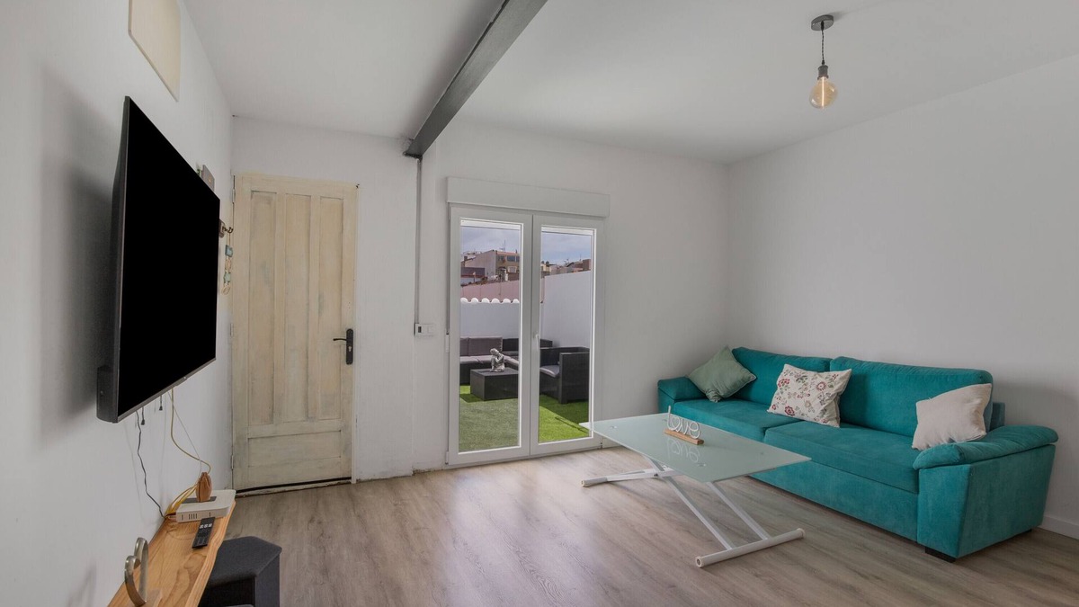Playa de Arinaga House | Holiday Home 'Us' with Private Terrace and Wi-Fi