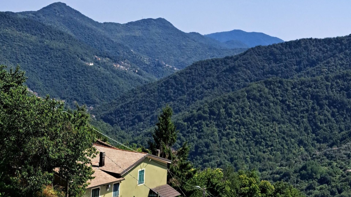Uscio Apartment | Holiday Home 'Uscio Natura' with Mountain View, Wi-Fi and Air Conditioning