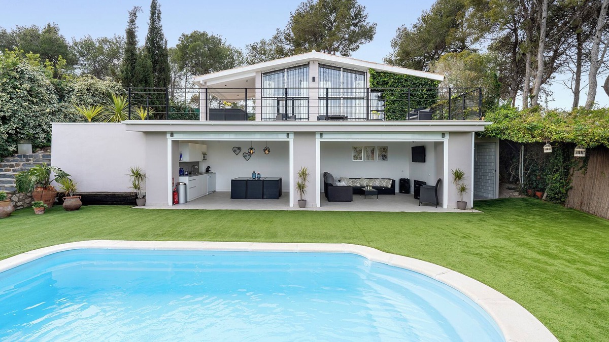 Canyelles House | Holiday Home 'Valle De Los Sueños' with Mountain Views, Wi-Fi and Air Conditioning