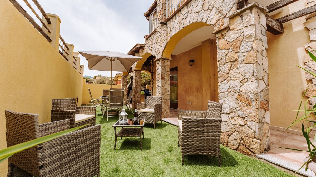 Castiadas House | Holiday Home 'Villetta Gio' with Private Terrace, Private Garden and Air Conditioning