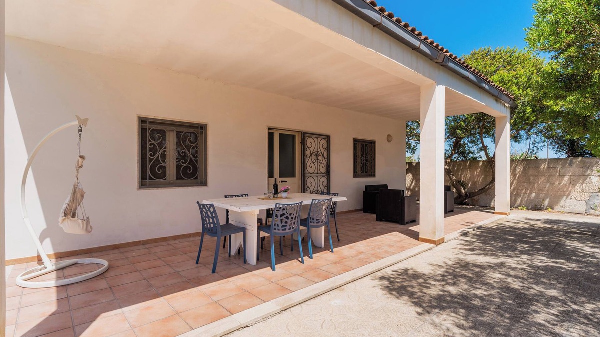 Punta Prosciutto House | Holiday Home 'Villa Iris Punta Prosciutto' with Sea View, Private Terrace and Air Conditioning