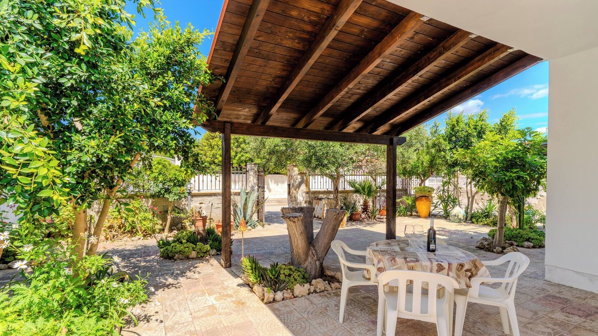 Porto Cesareo House | Holiday Home 'Villa Ottavia' with Private Terrace, Wi-Fi and Air Conditioning