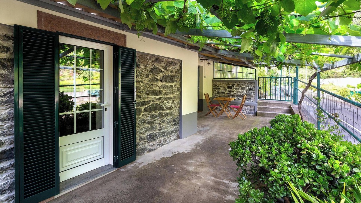 Ribeira Brava House | Holiday Home 'Villa Rústica-Casa da Lurdes' with Mountain View, Wi-Fi, Balcony and Terrace