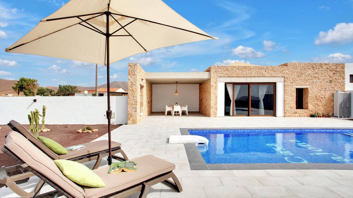 Tiscamanita Villa | Holiday Home Villa Casa Rural Sajoná with Sea View, Pool & Wi-Fi