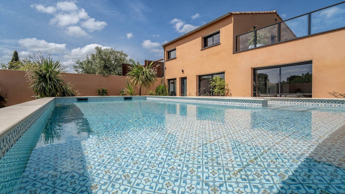 Mirepeisset House | Holiday Home 'Villa Nina' with Mountain View, Wi-Fi and Air Conditioning