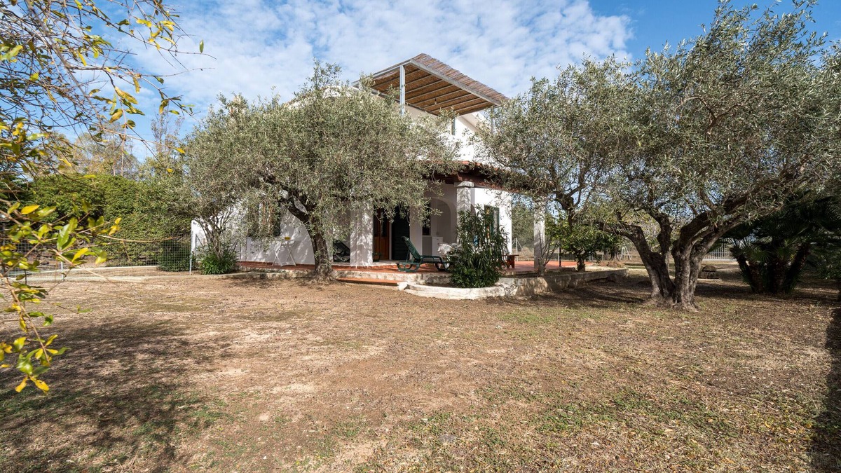Orosei House | Holiday Home 'Villa Francesco P Terra' with Private Terrace and Private Garden