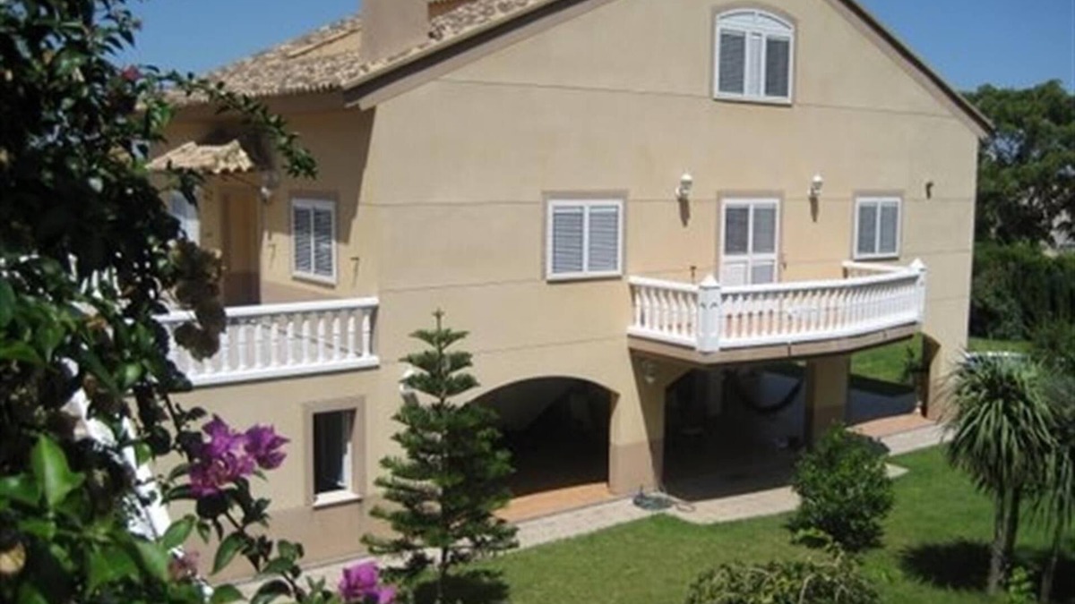 Cullera Villa | Holiday Home 'Villa in Cullera Valencia' with Mountain View, Pool & Wi-Fi