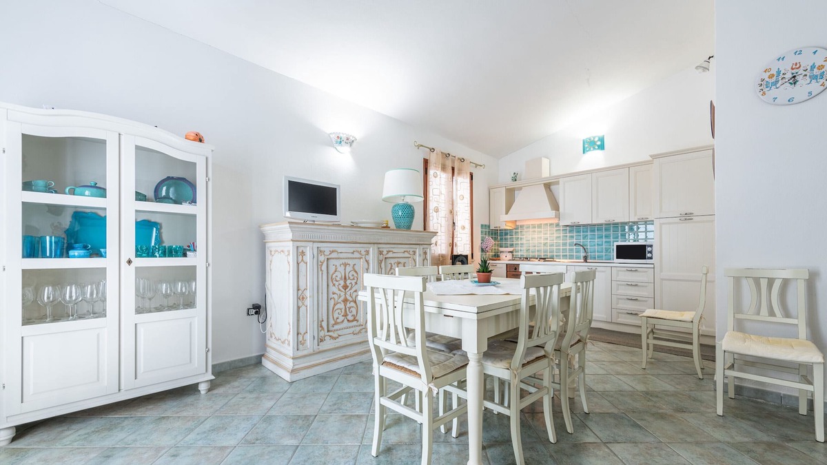 Canai House | Holiday Home 'Villa Chiara' with Mountain View, Garden & A/C