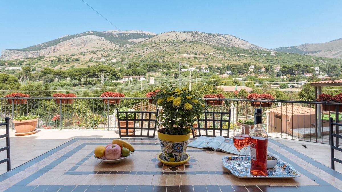 Torretta House | Holiday Home 'Villa Salvatore' with Mountain View, Terrace & Wi-Fi