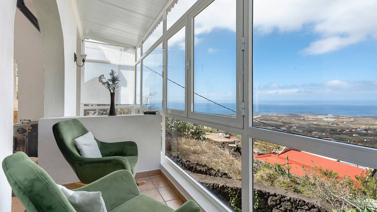 Frontera House | Holiday Home 'Villamaravilla 1' with Sea View, Private Terrace and Wi-Fi