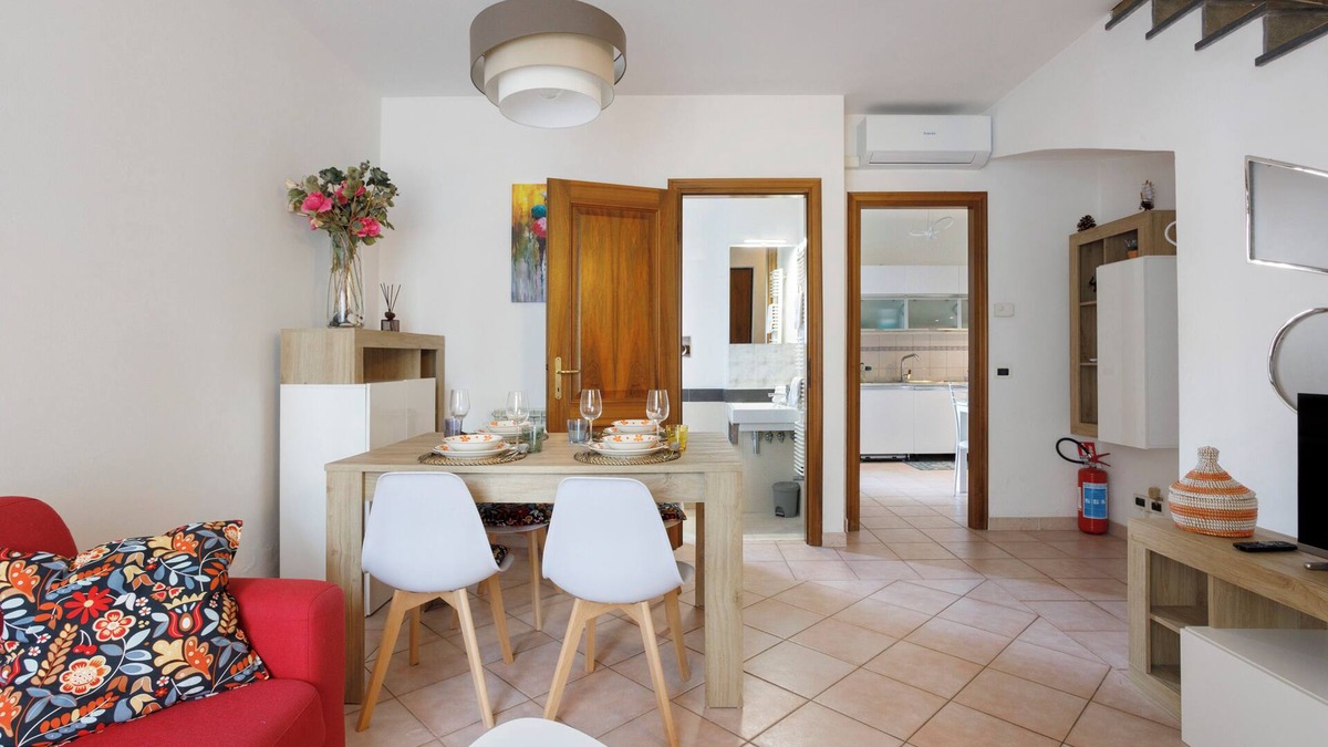 Viareggio House | Holiday Home 'Villino Flora' with Wi-Fi and Air Conditioning