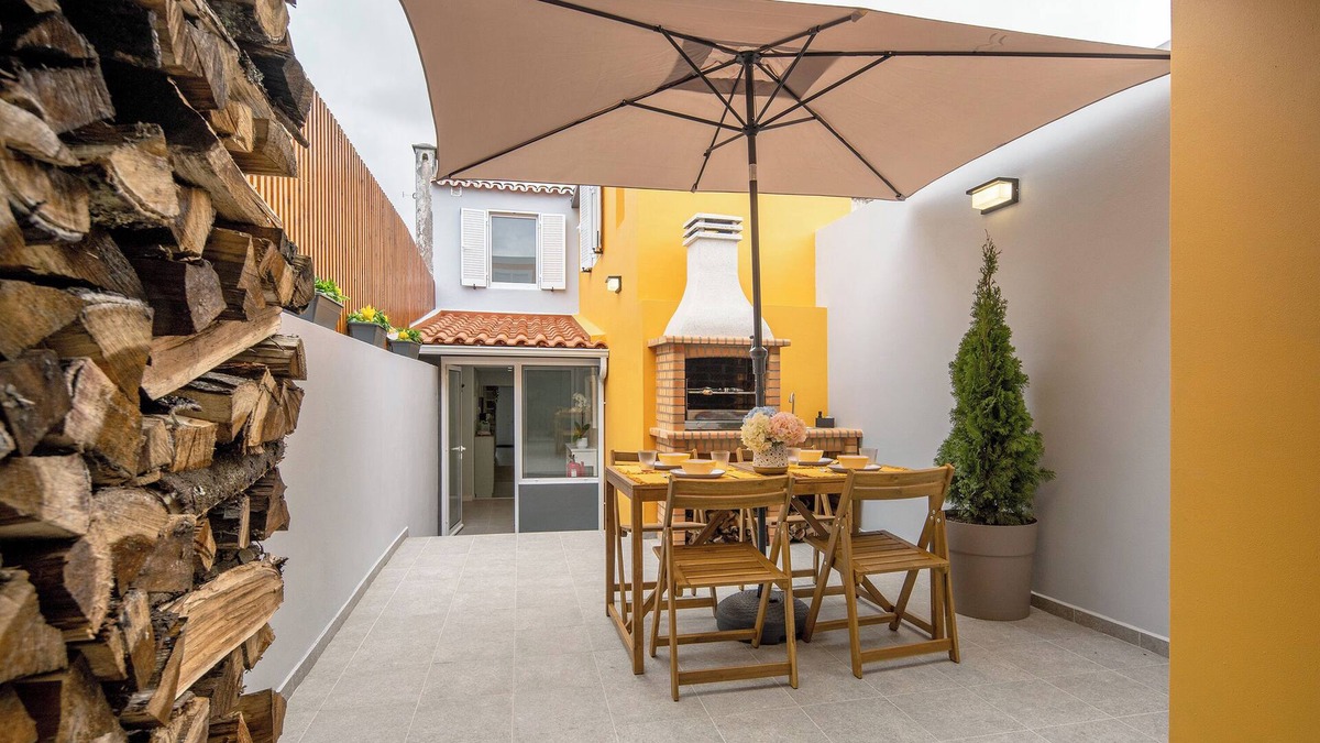 Ponta Delgada House | Holiday Home 'Vlp Amorim' with Private Terrace and Wi-Fi