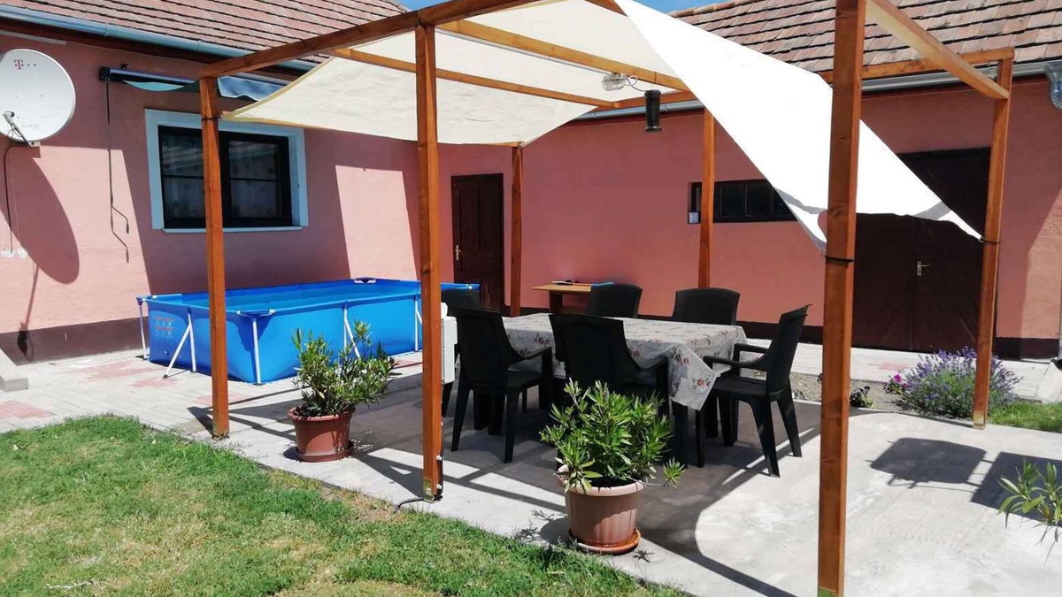 Balatonkeresztur House | Holiday home with outdoor swimming pool