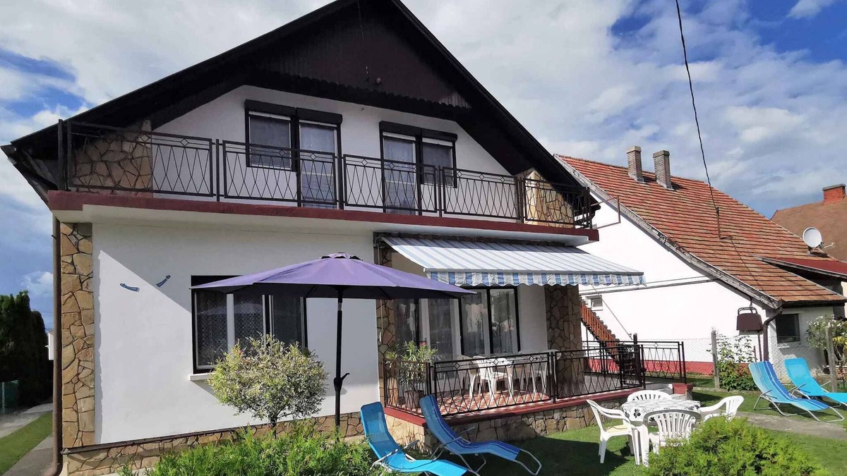 Balatonkeresztur House | Holiday home with Internet and Barbecue