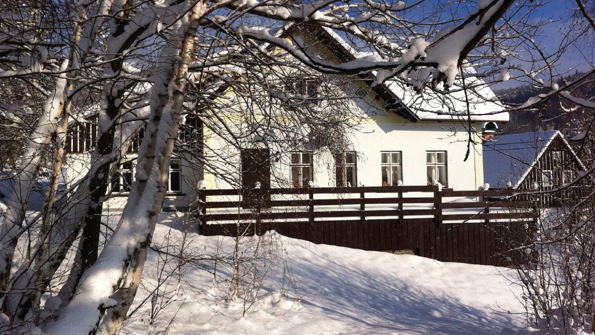 Zlata Olesnice Apartment | holiday home with garden in quiet mountain village