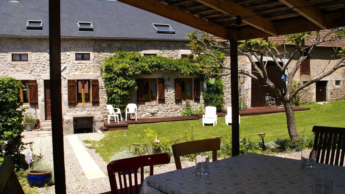 Dun-les-Places House | Holiday home with large garden