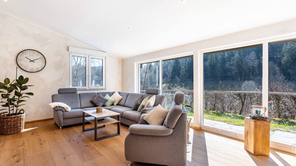 Schmallenberg House | Holiday Home 'Wiese' with Private Terrace, Private Garden and Wi-Fi
