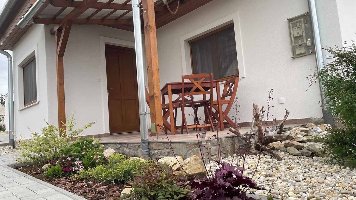 Vonyarcvashegy House | Holiday home with garden and terrace