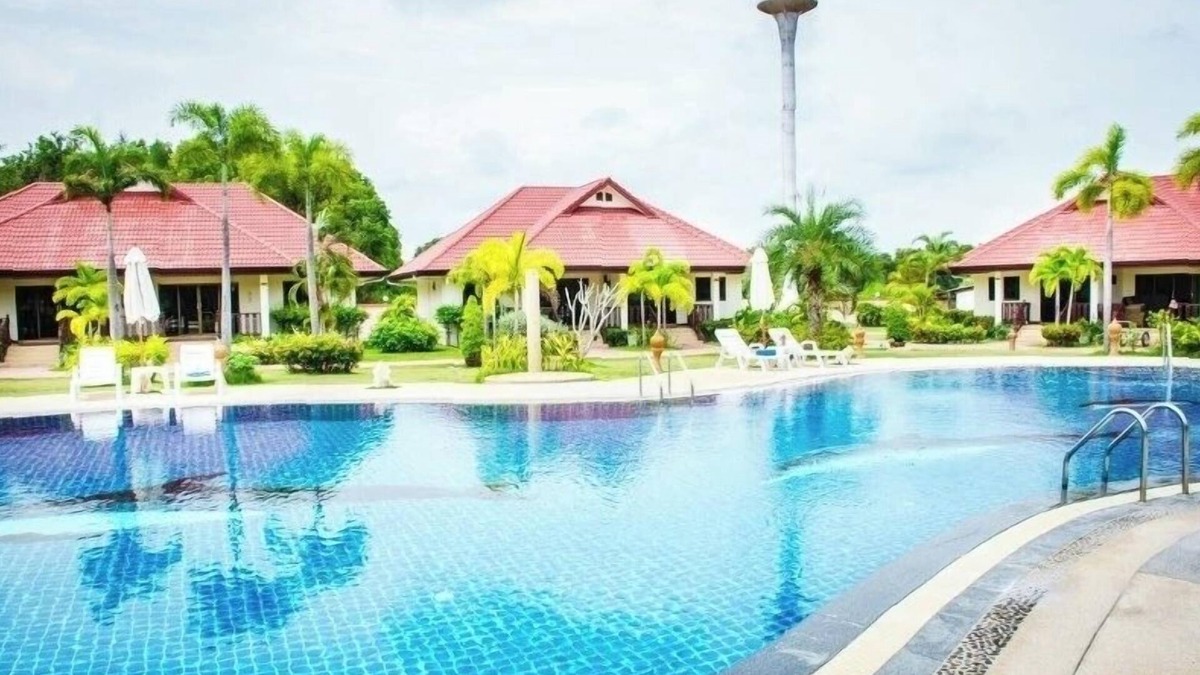 Rayong Cabin | Holiday home with pool, gym and beach access