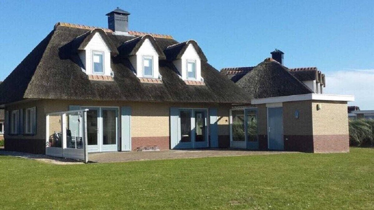 Den Helder House | Holiday home with 3 bedrooms
