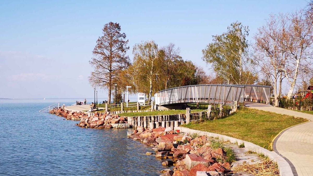 Zamardi House | Holiday home with a beautiful panorama of the lake