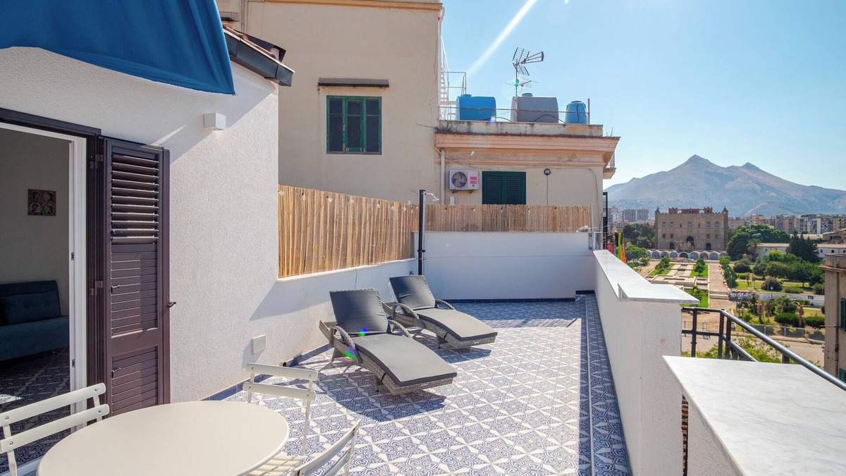 Palermo Apartment | Holiday home with a breathtaking view of the Zisa Castle.