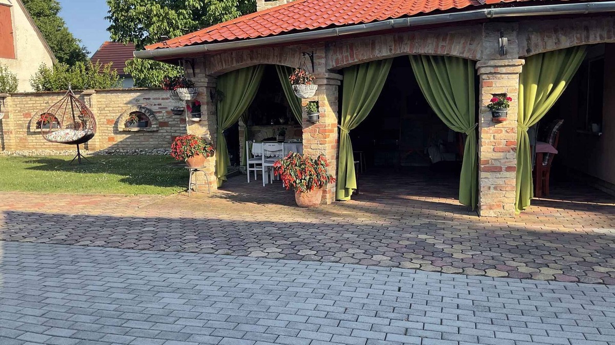 Balatonbereny House | Holiday home with washing machine and oven outside