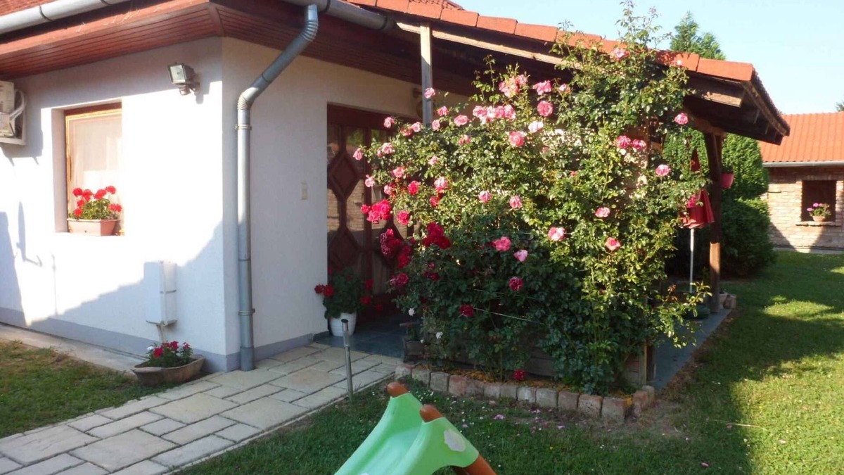 Balatonbereny House | Holiday home with pool and covered terrace