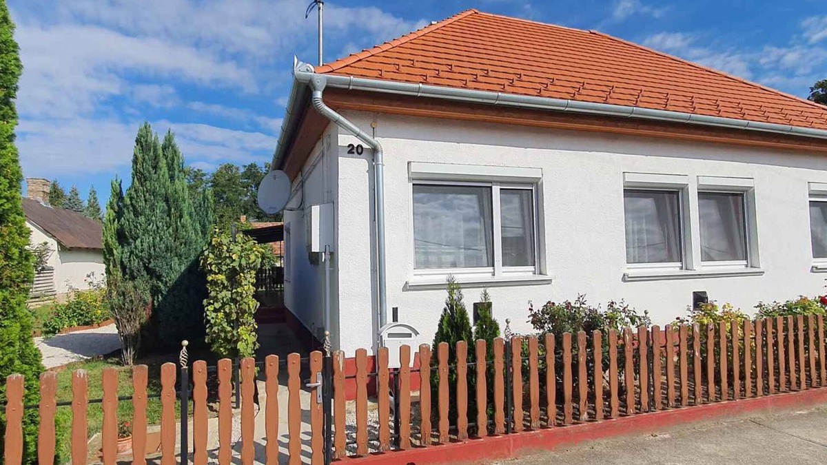 Balatonbereny House | Holiday home with cozy terrace and air conditioning