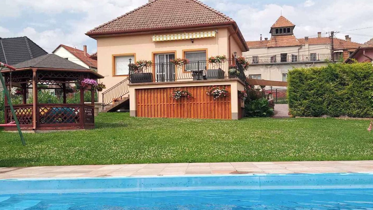 Balatonfuzfo House | Holiday home with pool, whirlpool and air conditioning
