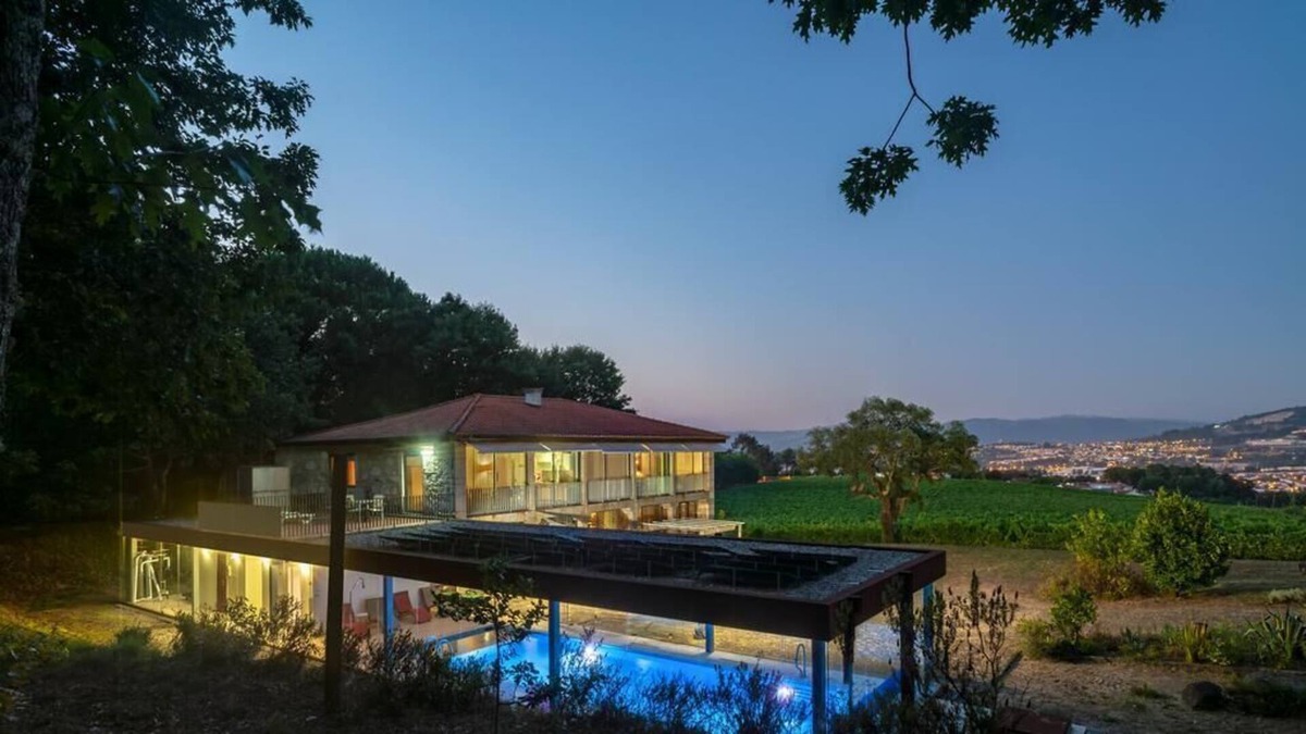 Real House | Holiday Home with Indoor Pool