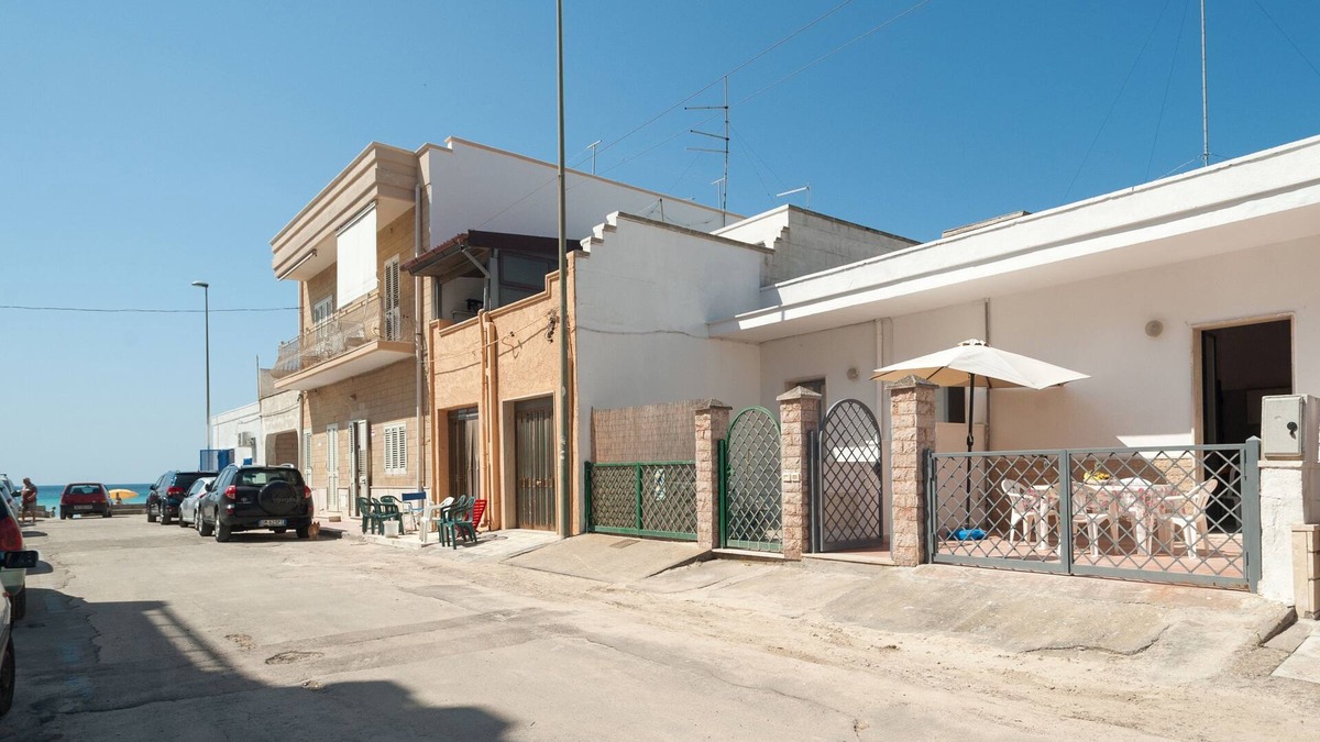 Torre Lapillo House | Holiday home with terrace close to the sea - Villa Tetta sul mare