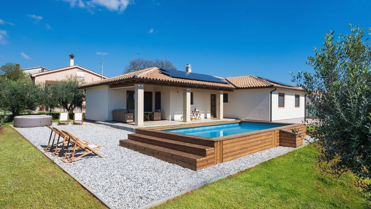 Valtura House | Holiday home with jacuzzi and tavern with billiards