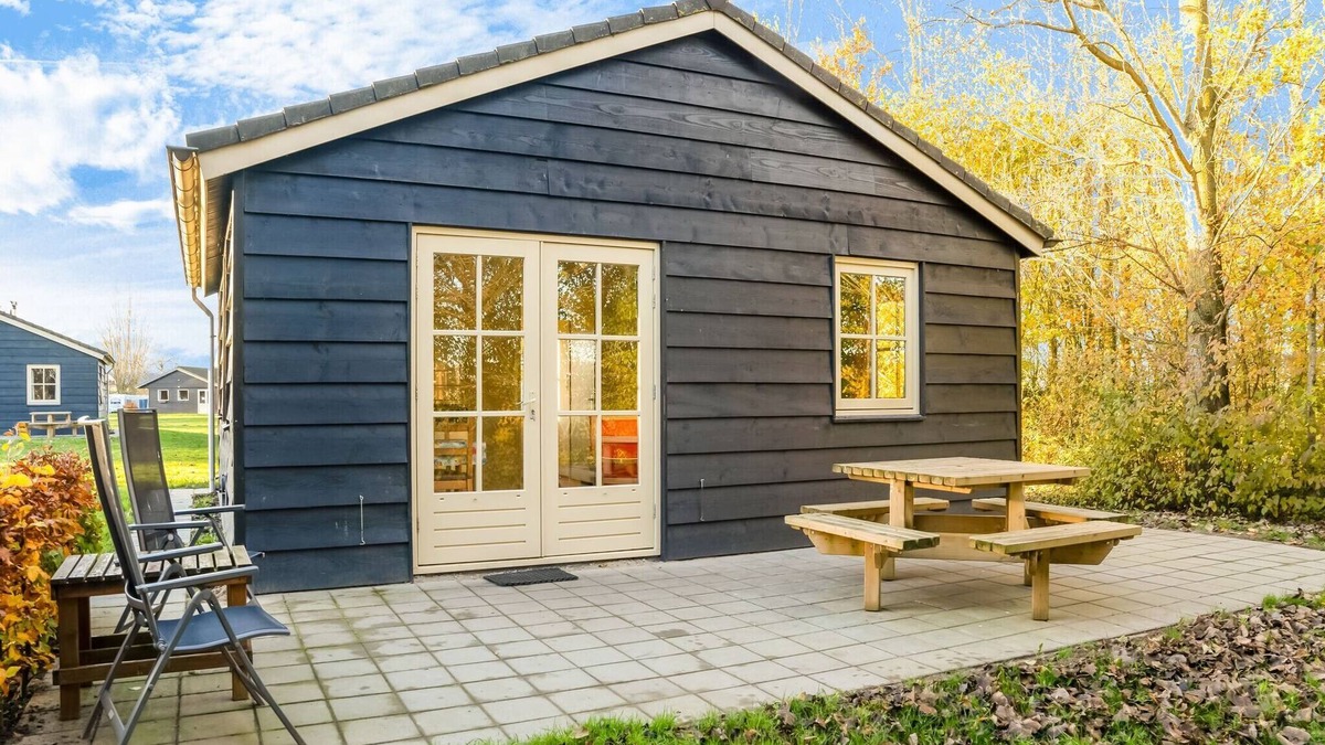Lage Zwaluwe House | Holiday home with terrace