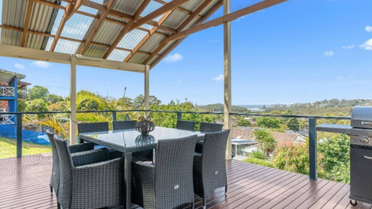 Wamberal House | Holiday Home with Ocean Views Wamberal