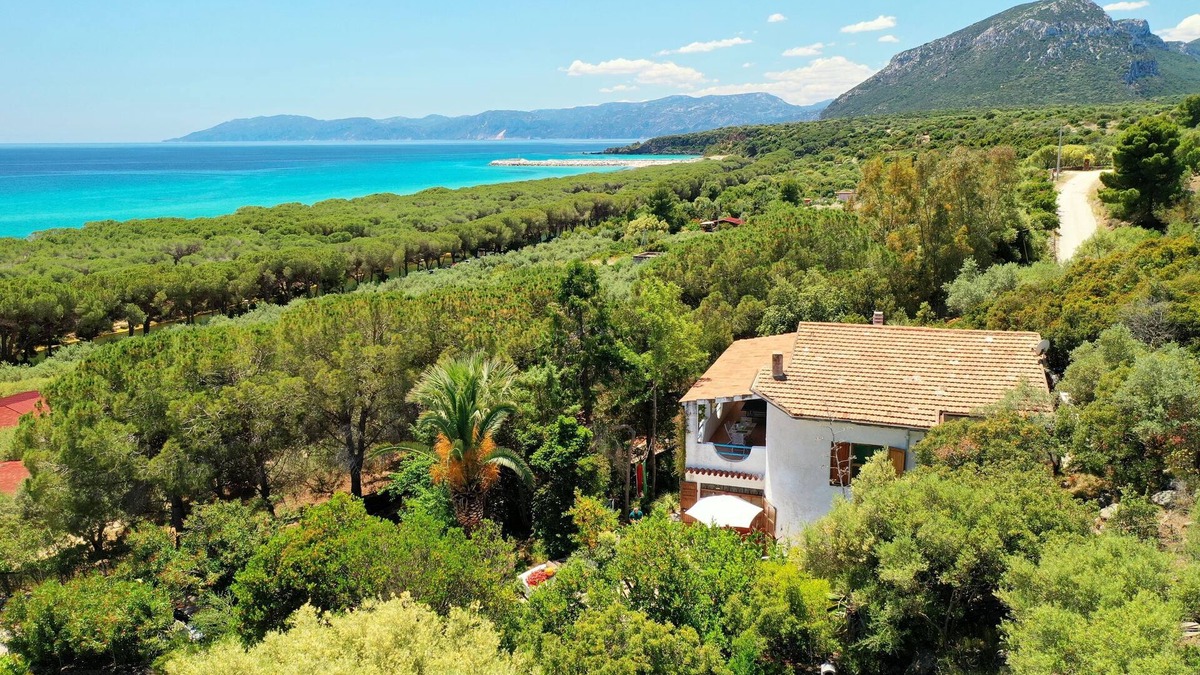 Orosei House | Holiday Home with Panoramic Sea View, Wi-Fi, Garden and Terrace